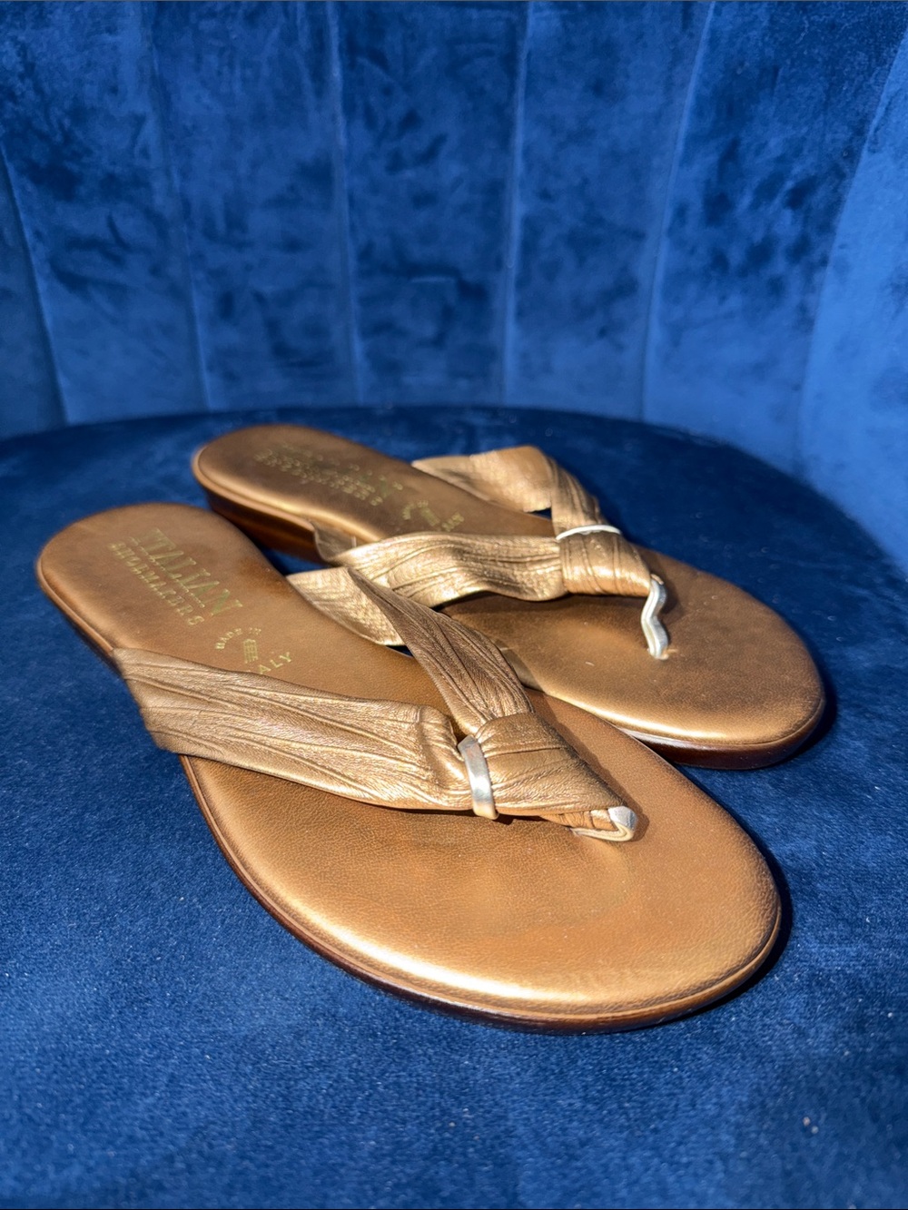 Italian Shoemakers Metallic Bronze Women's Thong Sandals Size 7